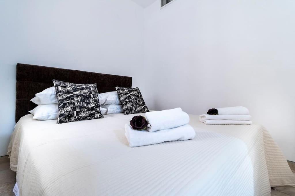 Luxury 3 Bedroom Apt, Harav Kook7 エルサレム エクステリア 写真