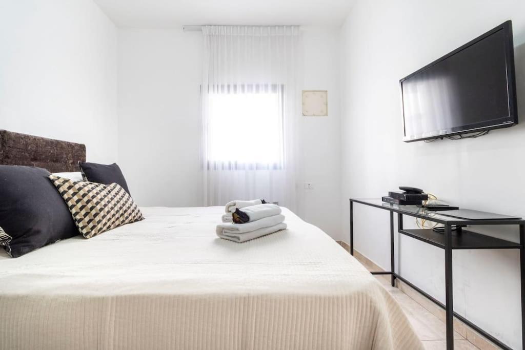 Luxury 3 Bedroom Apt, Harav Kook7 エルサレム エクステリア 写真