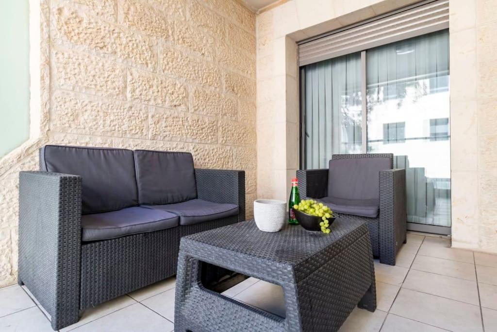 Luxury 3 Bedroom Apt, Harav Kook7 エルサレム エクステリア 写真