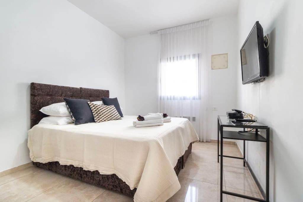 Luxury 3 Bedroom Apt, Harav Kook7 エルサレム エクステリア 写真