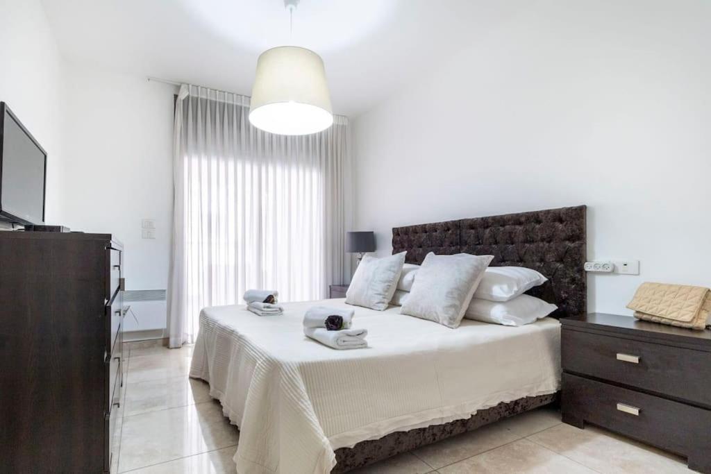 Luxury 3 Bedroom Apt, Harav Kook7 エルサレム エクステリア 写真