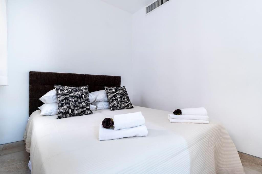 Luxury 3 Bedroom Apt, Harav Kook7 エルサレム エクステリア 写真